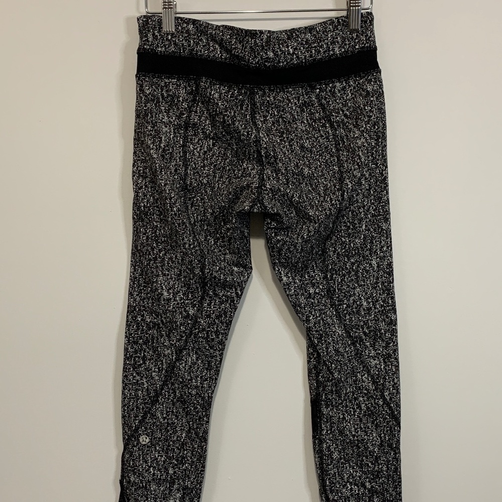 EXCELLENT Condition Lululemon Inspire Tight II | Splatter White Black |Patterned - Picture 3 of 8